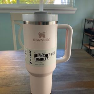 40 ounce Rose Quartz NWT from Magnolia